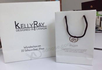 Wholesale customized high quality Paper Gift Bag for Cloths and Crafts