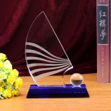 2017 Al por mAyor personAlizAdo Alto-FinAl nuevo diseño customeizde trofeo de cristAl pArA souvenirs con mirAdA fijA