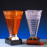 2017 GroßhEinndel EinngepEinsst hoch-End Mode KristEinllglEins Trophäe für Souvenir