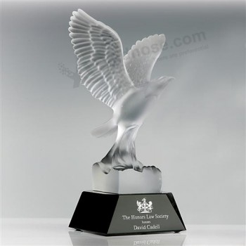 Al por mayor personalizado alto-End ad-155 premio de acrílico claro trofeo de águila