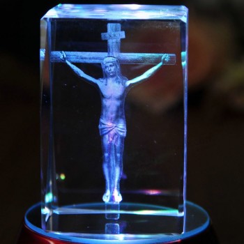 Barato atacado 3d gravado a laser cristal cruz cubo para presente cristão