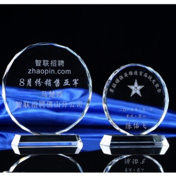 Premio di lusso rotondo cristallo trofeo di logo personalizzato gratuito a buon mercato all'ingrosso