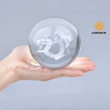 Longwin bola de dragón de cristal grabado a láser 3d con base de madera libre con decoraciones de la oficina de la caja de regalo regalo de cumpleaños barato al por mayor