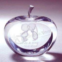 Cheap Wholesale 3D Laser Engraving Kissing Crystal Apple for Valentine′s Day Gifts