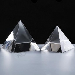 En gros clair logo gravure laser pyramide en cristal