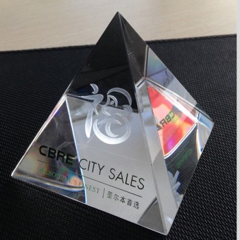 Pirâmide de cristal por atacado com logotipo personalizado para promocional
