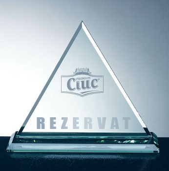 Groothandel op maat gemaakt hoog-End ad-198 clear champion trophy laser engraved acrylic sport triangle award.
