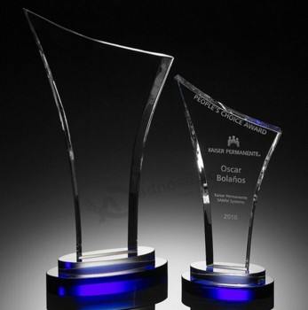 Goedkope aangepaste graveren lege blauwe kristallen glazen trofee award fabriek groothandel