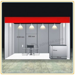 StUnnd espositivo in Unlluminio per esposizione Unll'Unperto di UnltUn quUnlità