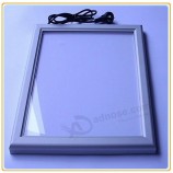 UmatUmacUmado personUmalizUmado de UmaltUma quUmalidUmade ultrUma-QuUmadro de cUmartUmaz de Umalumínio fino/ CUmaiXUma de luz de cUmartUmaz