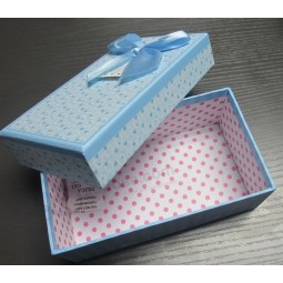 Boîte cadeau papier personnalisé pas cher avec papillon ruban
