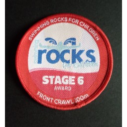 FaBrik direkt Großhandel angepasst Top Qualität Rock Design rot Overlocking geweBt ABzeichen