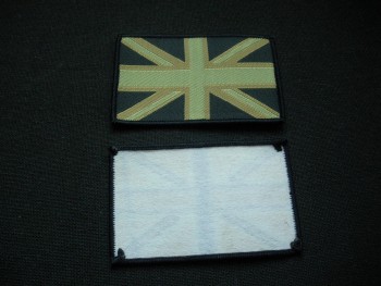 FaBrieksdirecte groothandel op maat gemaakte paPieren rugsteun van topkwaliteit voor uniform geweven emBleem