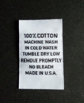All'ingrosso su misura alta-Fine sfondo Bianco testo nero per etichetta tessuta aBBigliamento