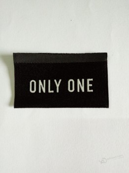 Wholesale customized high-end Taffeta Quality Black Colour Centred Folded Clothing Woven Label