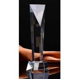 Trofeo in metallo creativo con design personalizzato
