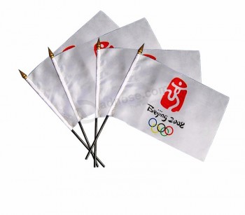 Main personnalisée agitant le drapeau, drapeaux de main promotionnels