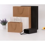 Sacchetto di regalo di carta kraft shopping artigianale marrUno personalizzato con manico / Sacchetti di carta a mano con il proprio logo