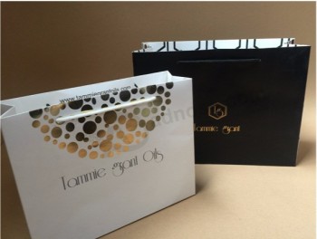 белый бумажный мешок с золотым логотипом/ черный бумажный пакет для покупок с логотипом с горячим тиснением