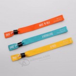 Fermeture en plastique de tissu tissé de polyester promotionnel événement bracelet en plastique