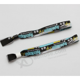 Pulsera de plástico de encargo barata de la tela de la cerradura del poliéster al por mayor