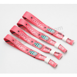 Farbenfrohes Stoff-Schweißarmband für kostenlose Veranstaltungen