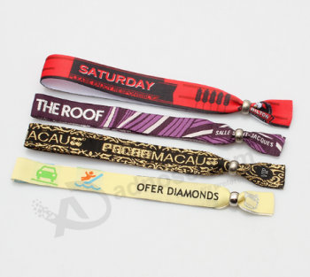 Bracelets de conception de logo monogramme design personnalisé pour le festival de l'événement