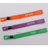 Billige Handarbeiten gemacht vom thermischen Armbandfestival des Gewebes