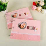Das handgemachte handgemachte diy PapierfotoaLbum des reizenden rosafarbenen Babys
