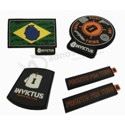 Patch en caoutchouc souple de badge de silicone de forme personnalisée pour les vêtements