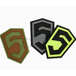 Logo en caoutchouc personnalisé patch pvc en relief 3d fer sur patch