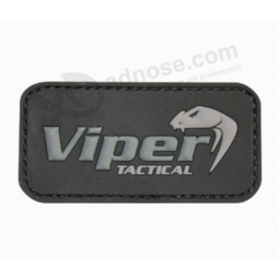 Etiqueta de borracha da roupa etiqueta 3d feita sob encomenda gravada brandamente do pvc