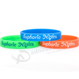 GroßHand.elsfertigen Silikonwristbanddrucklogo für Partei besonders anfertigen