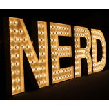 Gouden brieven buitenshuis dEcoratie acryl letters
