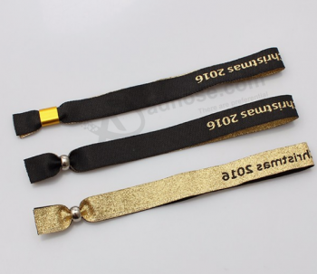 Produttore di braccialetti ricamati personalizzati per eventi in tessuto