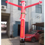 거 대 한 크리스마스 산타 클로스 공기 송풍기와 댄서입니다
