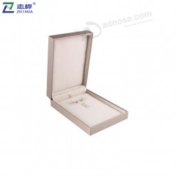 Zhihua 브랜드 사용자 정의 크기 도매 패션 플라스틱 복합 재료 보석 포장 상자를 설정