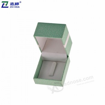 Zhihuaブランドのファンシーカスタムサイズギフトレザーペーパーボックスジュエリーライトグリーンレレタート紙箱