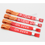 Neuestes Design-Polyester-Armband mit einem Logo