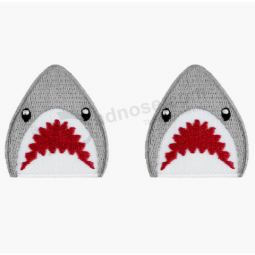 Maak op maat gemaakte patchwork van haaienvorm met geborduurde twill