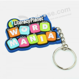 Verhoogde logo souvenir sleutelhangers kleurrijke aangepaste logo volwassen sleutelhangers