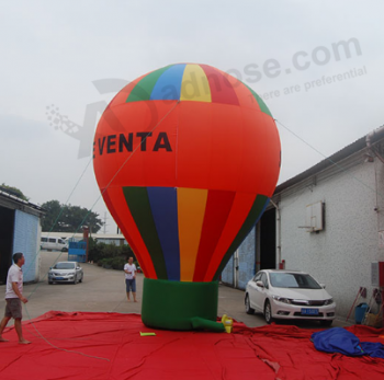 Palloncino pubblicitario gonfiabile gigante di uso commerciale all'aperto sul terreno