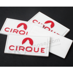 étiquettes de vêtements de vêtement avec logo gravé pvc blanc doux, transfert thermique