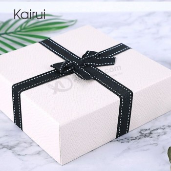 Hete verkoop op maat gemaakte decoratieve behandelt kartonnen verpakking papier geschenkdoos voor bruiloft huwelijksgeschenken crafting