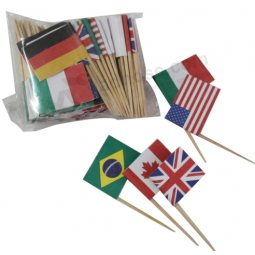 Coberto com palitos de mini bandeira internacional