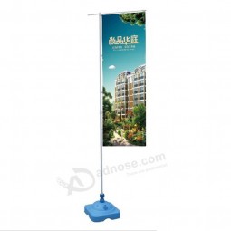 중국 제조 광고 옥외 3 미터 넓은 기초 가동 가능한 깃털 섬유 물 분사 플래그 기둥 광고