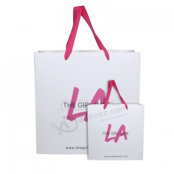 Bolso tote de cartón con diseño de cartulina y logo impreso en blanco personalizado