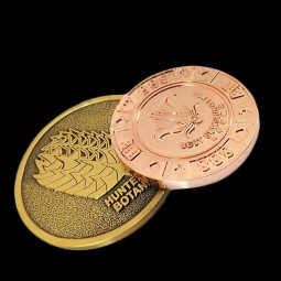 天鹅绒礼品盒中的自定义挑战硬币