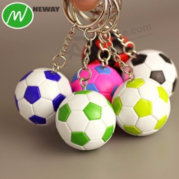 Aangepaste kleurrijke plastic voetbal sleutelhanger
