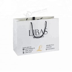 индивидуальные матовые готовые подарочные упаковки веревка обрабатывает белую одежду бумажный пакет с логотипом печати